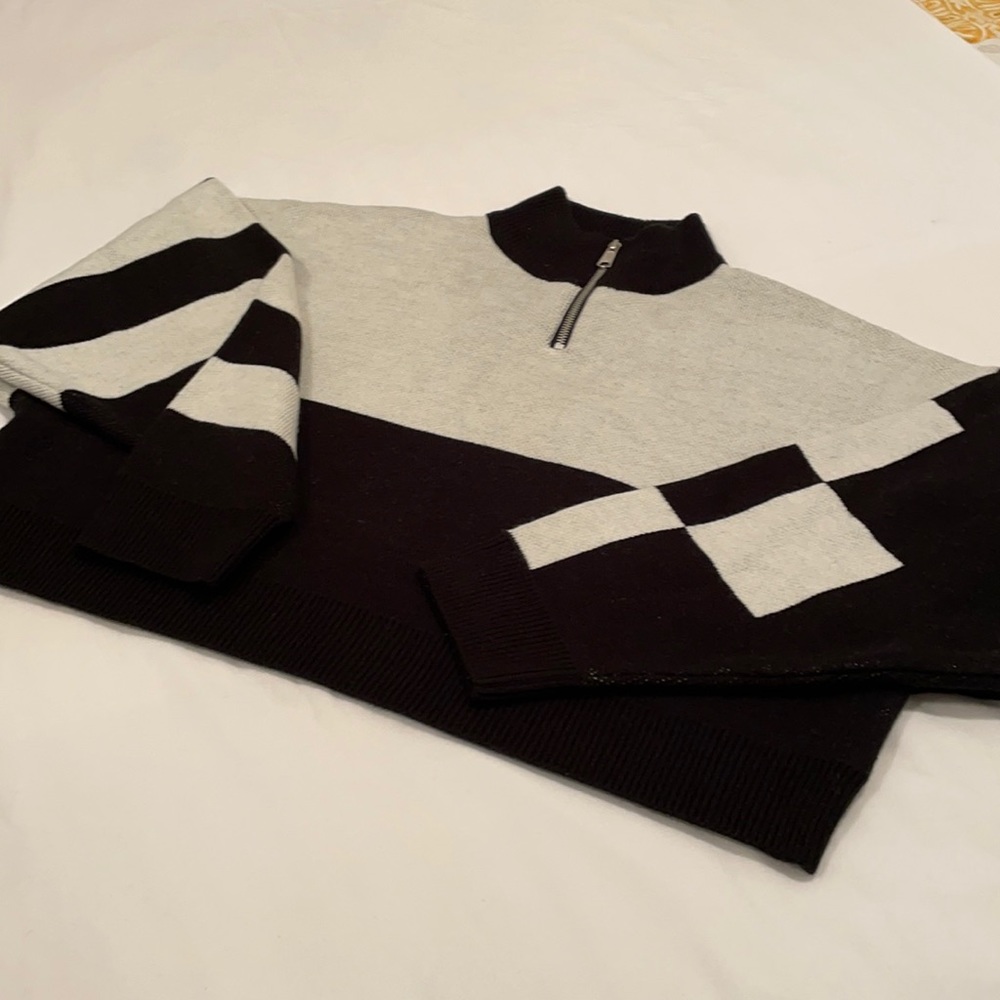 Women’s Topshop 1/4 zip cropped sweater in EUC!